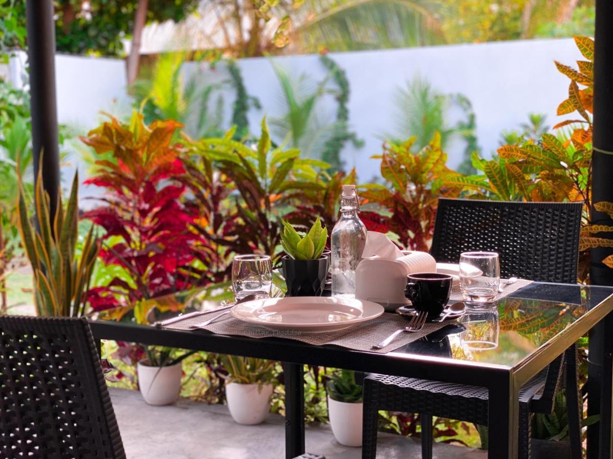Chillax Thoddoo Hotel Buitenkant foto
